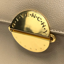 画像をギャラリービューアに読み込む, Givenchy ジバンシー ロゴプレート ヴィンテージ ハンドバッグ 牛革 ベージュ【中古】 レディース
