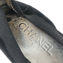 画像をギャラリービューアに読み込む, CHANEL シャネル ココマーク グリッター パンプス スウェード ブラック 24cm相当【中古】 レディース
