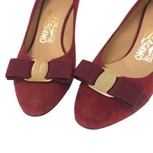 画像をギャラリービューアに読み込む, Salvatore Ferragamo サルヴァトーレフェラガモ ヴァラリボン パンプス スウェード レッド 22.5cm相当【中古】【新品同様】【美品】レディース
