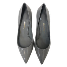 画像をギャラリービューアに読み込む, Salvatore Ferragamo フェラガモ BADIA ポインテッドトゥパンプス パテントレザー グレー 7cmヒール サイズ7(24cm相当)【中古】【新品同様】【美品】レディース

