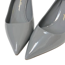 画像をギャラリービューアに読み込む, Salvatore Ferragamo フェラガモ BADIA ポインテッドトゥパンプス パテントレザー グレー 7cmヒール サイズ7(24cm相当)【中古】【新品同様】【美品】レディース
