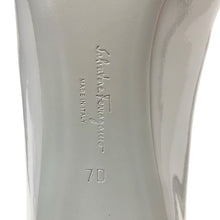 画像をギャラリービューアに読み込む, Salvatore Ferragamo フェラガモ BADIA ポインテッドトゥパンプス パテントレザー グレー 7cmヒール サイズ7(24cm相当)【中古】【新品同様】【美品】レディース
