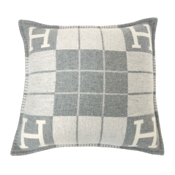 HERMES エルメス クッション アヴァロンⅢ ジャガード織 ウール×カシミヤ エクリュ・グリ・クレール(グレー系) インテリア【中古】