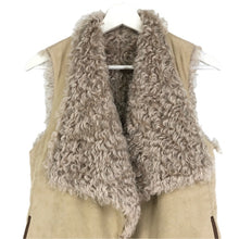 將圖片載入圖庫檢視器 Morabito Blanc モラビトブラン リバーシブルベスト モヘヤ×フェイクレザー ジレ ベージュ サイズ38(M相当)【中古】レディース
