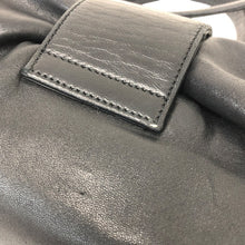 画像をギャラリービューアに読み込む, LOEWE ロエベ アナグラムロゴ金具 ショルダーバッグ ナッパレザー ブラック【中古】 レディース
