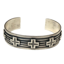 画像をギャラリービューアに読み込む, Andy Cadman アンディキャドマン バングル ナバホ インディアンジュエリー クロスモチーフ スターリングシルバー【中古】メンズ
