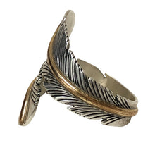 画像をギャラリービューアに読み込む, Harvey Mace ハーヴィーメイス フェザーリング ナバホ インディアンジュエリー スターリングシルバー×12KGF 18号相当【中古】メンズ
