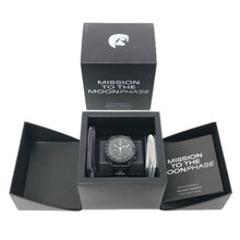 画像をギャラリービューアに読み込む, OMEGA × Swatch オメガ×スウォッチ MISSION TO THE MOONPHASE スヌーピー SO33B700 腕時計 クオーツ ブラック文字盤 42mm【中古】【新品同様】【美品】メンズ
