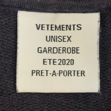 画像をギャラリービューアに読み込む, VETEMENTS ヴェトモン LOGO HOODIE ロゴフーディパーカー SS20TR311 コットン ネイビー サイズXL-XXL相当【中古】メンズ
