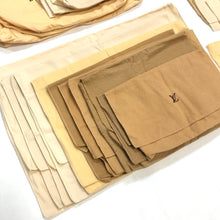 画像をギャラリービューアに読み込む, LOUIS VUITTON ルイ・ヴィトン 保存袋 クロス 35点セット バッグ 靴 財布 アクセサリー【中古】
